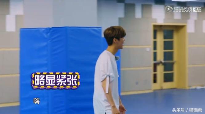 约吧大明星鹿晗转魔方,约吧大明星鹿晗打篮球