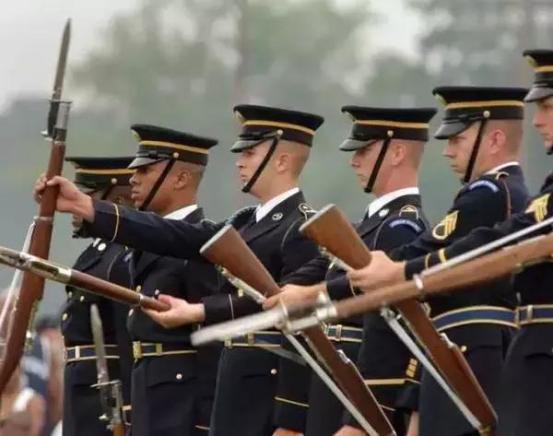 步枪装刺刀还能开枪吗,拼过刺刀的步枪还能打准吗