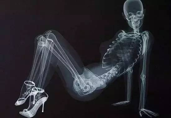 现在年轻人普遍腰痛的原因,长辈腰疼该怎么问候