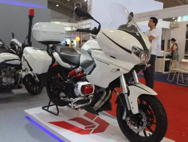 蓝巡300新款价格,300蓝圈夜光效果