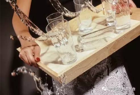 枕神经痛的症状和治疗方法,大腿神经痛的症状怎么解决