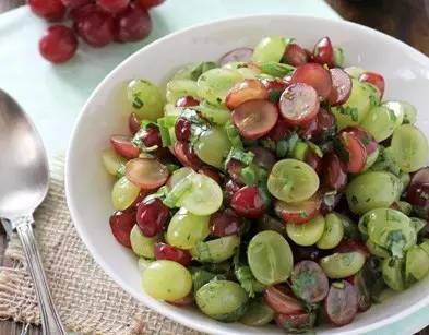 怎么吃葡萄不吐葡萄皮呢,如何吃葡萄不吐葡萄皮