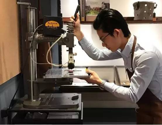 从“大妈包”到“公主风”COACH可否找到那种“精神认同”