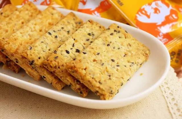 办公室必买零食 (有哪些特别受办公室欢迎的小零食)