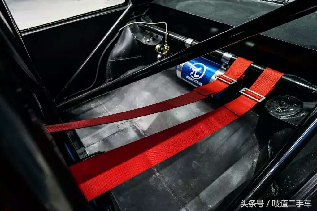 爆改五菱不算啥，氮气加速的捷达来虐他