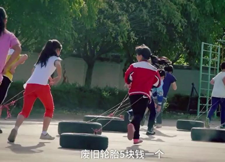 废旧轮胎陪孩子锻炼,废旧轮胎练体能