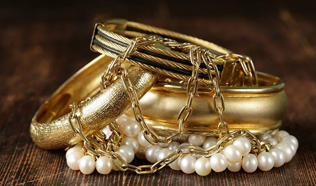 媳妇收到金手镯后问是不是真的，婆婆的反应亮了