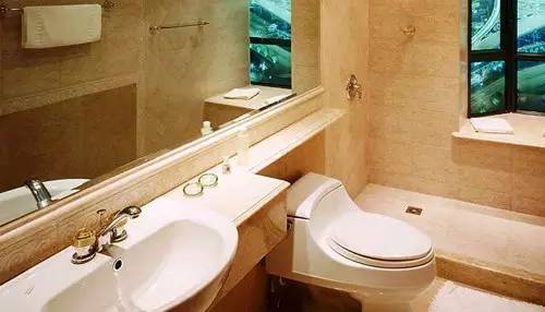 拖完地地板有腥味是咋回事,拖完地砖有腥臭味