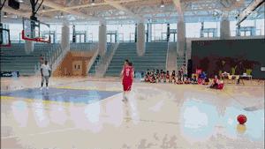 HALU哈鲁约吧大明星鹿晗*防队消**测评获优投球也是帅气十足鹿晗耿直问题被赞可爱