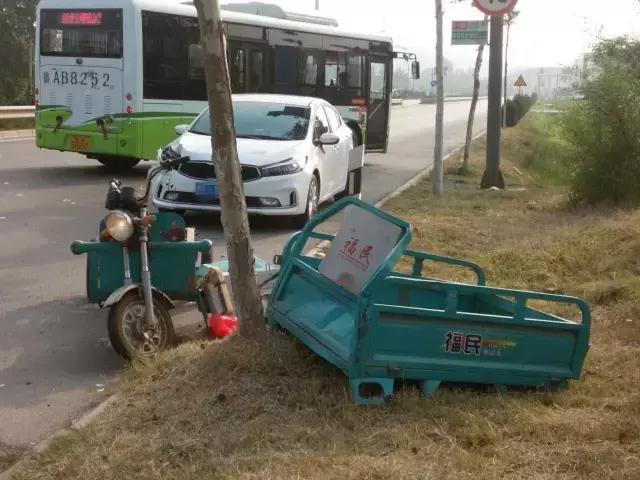 撞了人跑不跑？安城镇这位小哥用行动告诉你答案