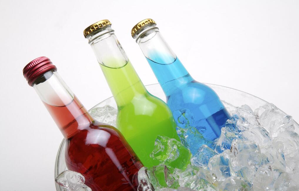 夏天喝冰啤酒的正确姿势,夏天喝冰镇啤酒简直不要太爽