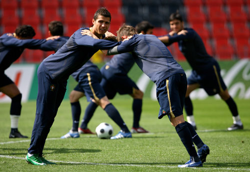 业余足球比赛如何面对强队,足球联赛如何保护本土球员