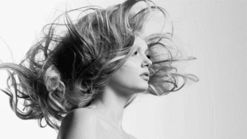 每次洗头大把掉头发是怎么回事,梦到洗头大把掉头发是什么意思