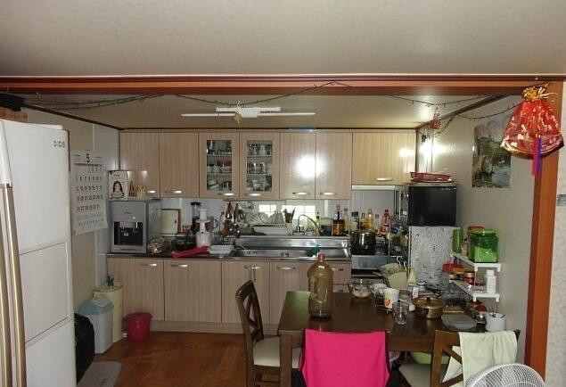 闺蜜远嫁韩国农村,闺蜜嫁到农村见到房子惊呆了