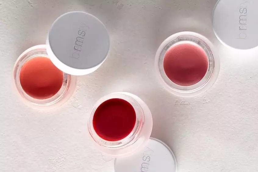 一生要吃掉1.8公斤口红的你，还不快看看这些“食品级口红”！