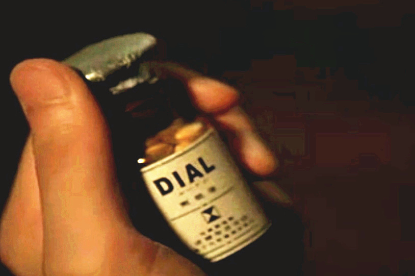 他是“犯桃花”的俊美漫画家，邂逅17岁单纯少女后浪子回头，却因瞥见妻子那一幕，关进“没有女人的地方”