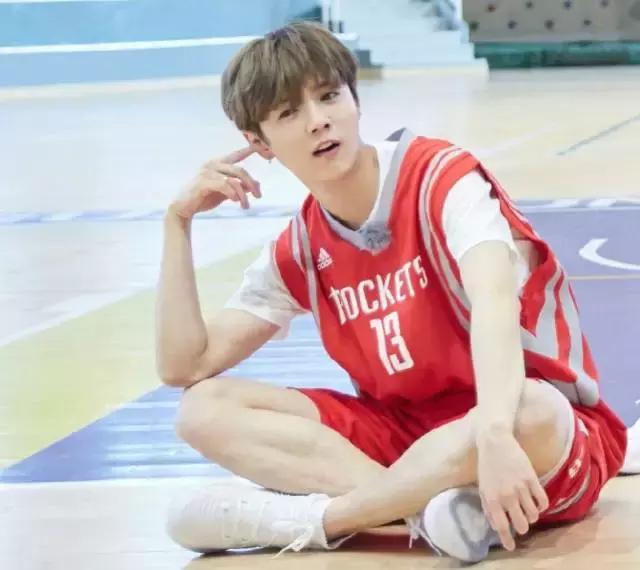 鹿晗约吧大明星谈25岁,鹿晗在节目里说想女朋友