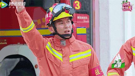 鹿晗约吧大明星,鹿晗关晓彤2017新年愿望