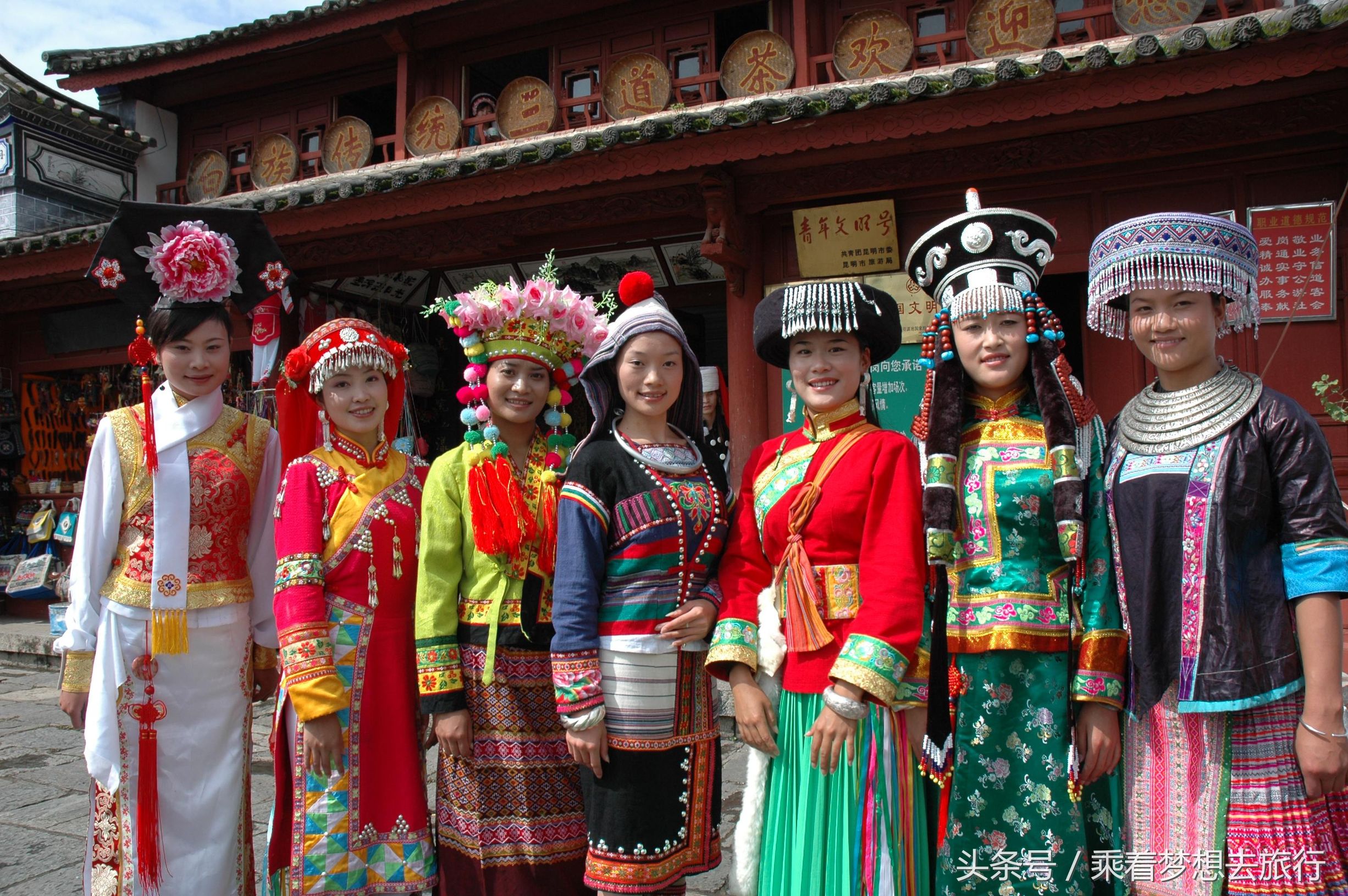 西双版纳少数民族服装,少数民族的服装有哪些