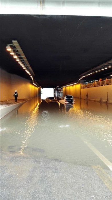 鏆撮洦琚煄韬奖瑙嗛,鏆撮洦琚煄杞﹁締琛屼汉瑙嗛