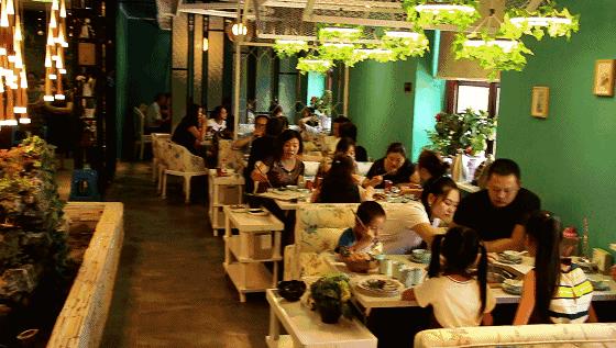 2.8折引爆全城!竟然在400平花园洋房里吃火锅!