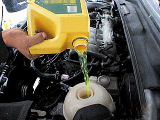 汽车水箱加水的正确方法,汽车水箱加水还是加防冻液