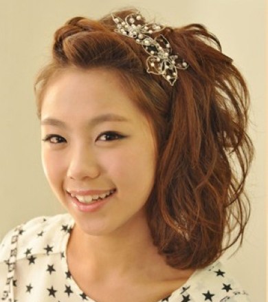 干练简约花苞头扎法教程,长直发凌乱花苞头扎法