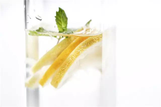 学会正确的喝水方法可以变美,喝水也可以变美吗