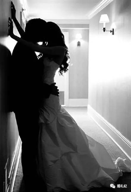 摄影师亲手教新人摆婚纱照造型,6种必拍的婚纱照风格