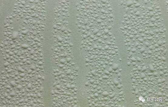 墙体发霉返潮的原因,墙体发霉返碱涂刷