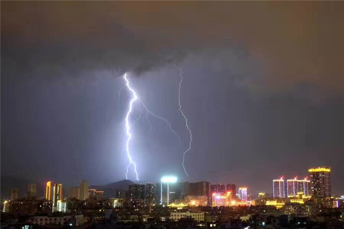 鏆撮洦琚煄韬奖瑙嗛,鏆撮洦琚煄杞﹁締琛屼汉瑙嗛