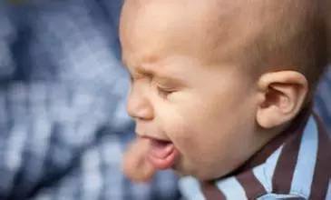 有糖衣的黄色药丸,黄色糖衣的小药丸