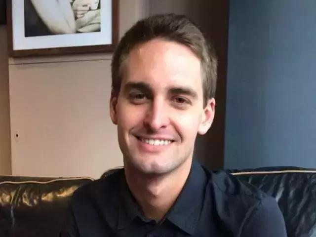 34岁带孩子嫁给年轻小伙,27岁二婚带娃嫁给大10岁宠妻大叔