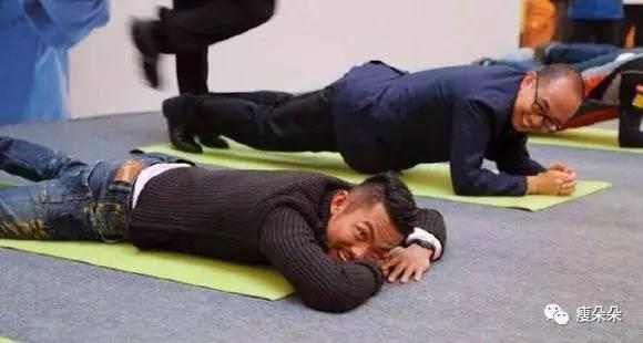 4分钟tabata平板支撑腹肌训练,为什么做平板支撑腹肌特别集中