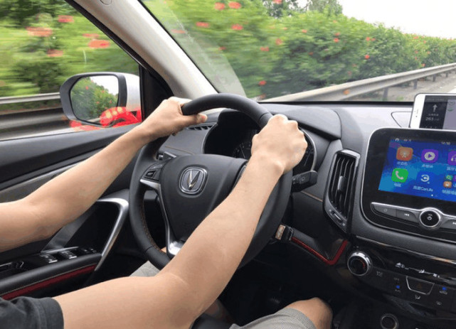 长安cs55plus真实油耗多少钱1公里,11万买长安cs75混动版