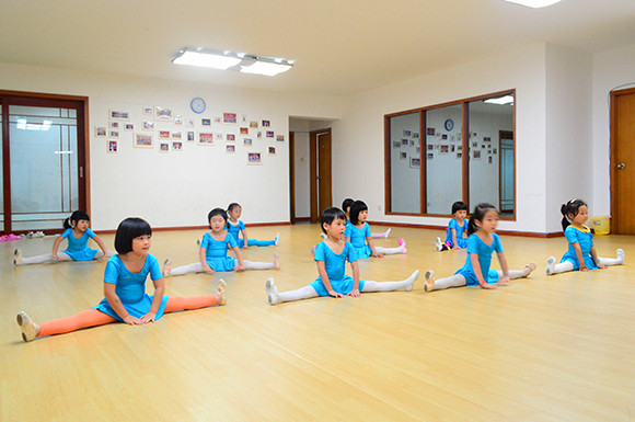 小学生2天上9个培训班，学习成唯一要务你怎么看？