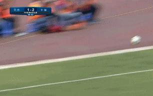 输球又输人！日本队脚太黑背后飞铲还不够一脚踹在国足小将裆部