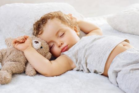 很难哄的宝宝会智力有问题吗,宝宝难哄睡怎么办