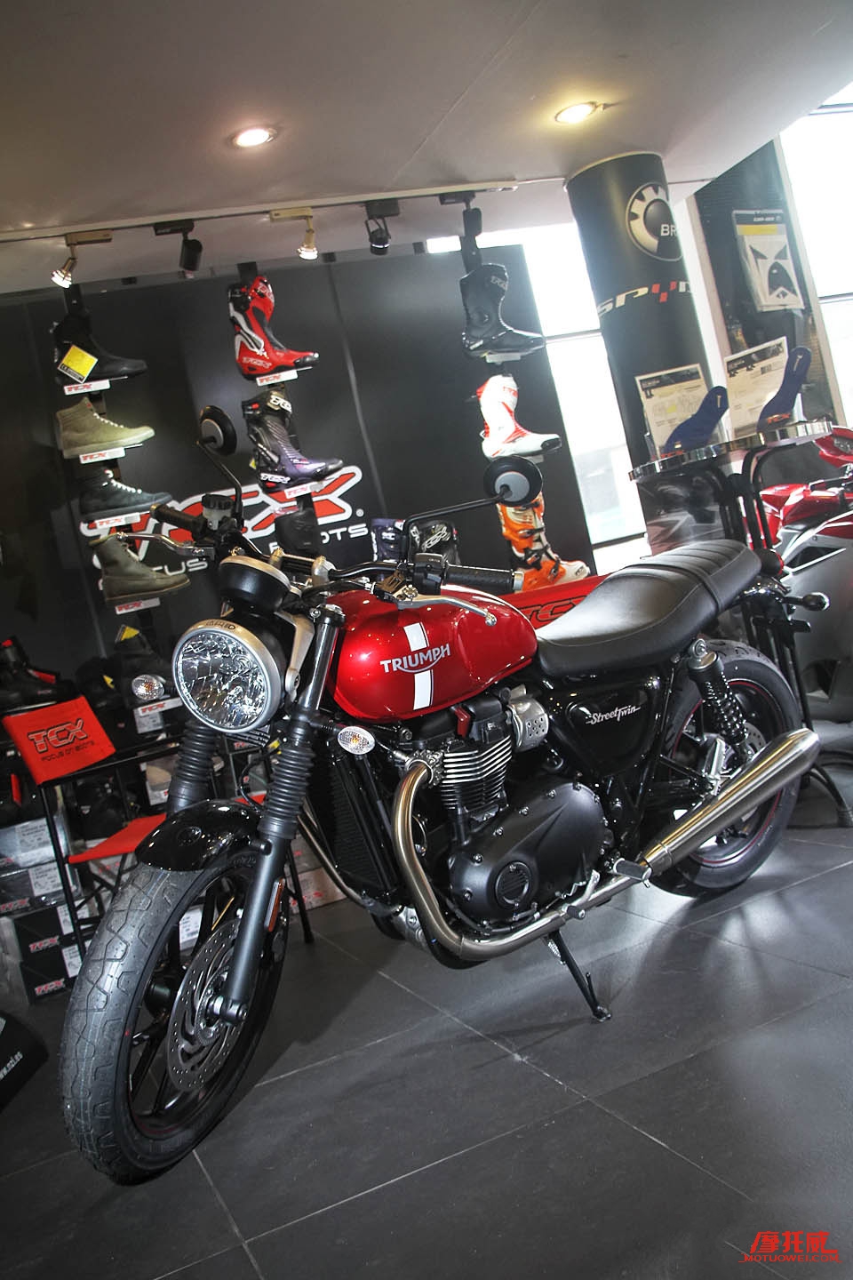 凯旋bonneville1200,凯旋bonneville红色