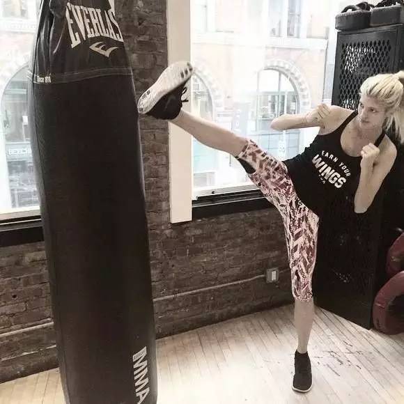 明星为了躲避狗仔都用了哪些绝招,为了躲狗仔的明星有哪些