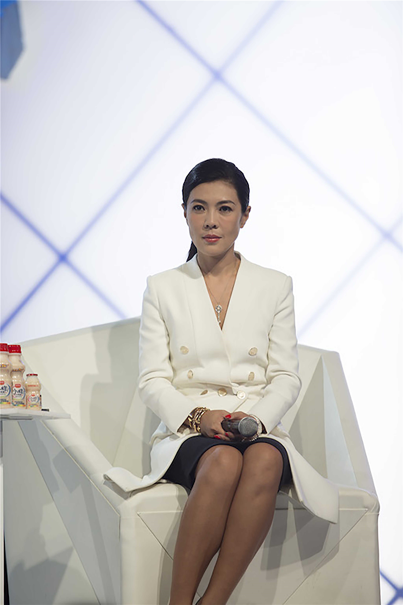 李宇春舒淇现状,硝烟四起傅菁完整版