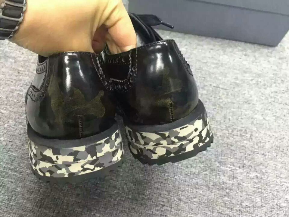 普拉达大金刚 酷毙了的鞋子 你不来看看？