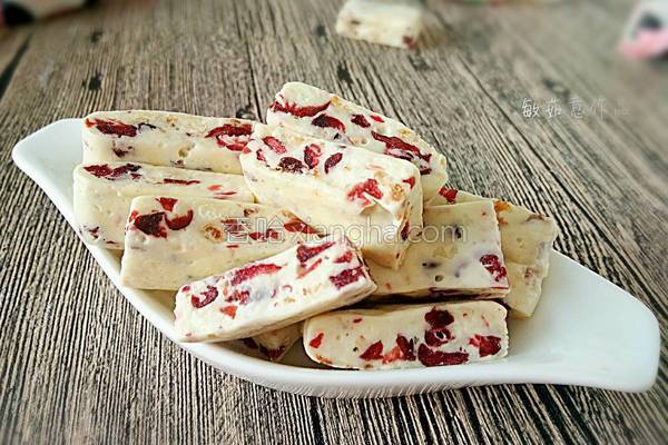 蔓越莓牛轧糖,蔓越莓牛轧糖紫色