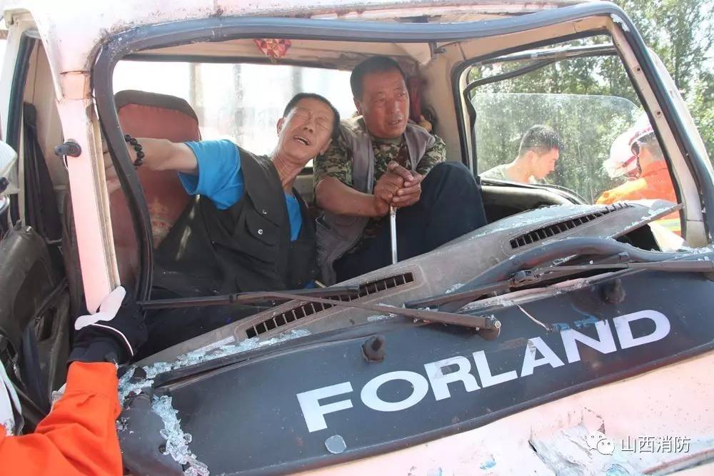 “疼死啦，下次咱开车长点心吧！”大同发生一起汽车追尾事故……