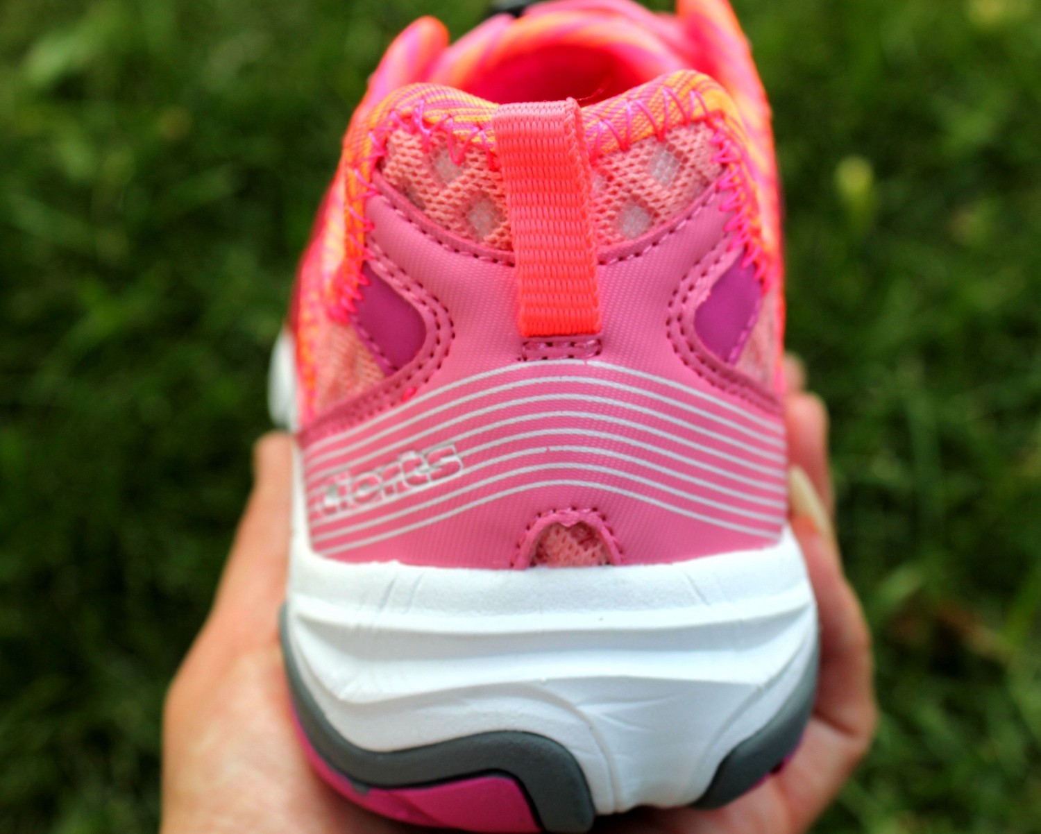 感受一份属于我的清凉——洛弛红Clorts户外溯溪鞋3H027D体验