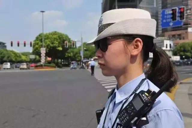 「城事」热浪滚滚仍坚守他们在浦东迎接着“烤”验→