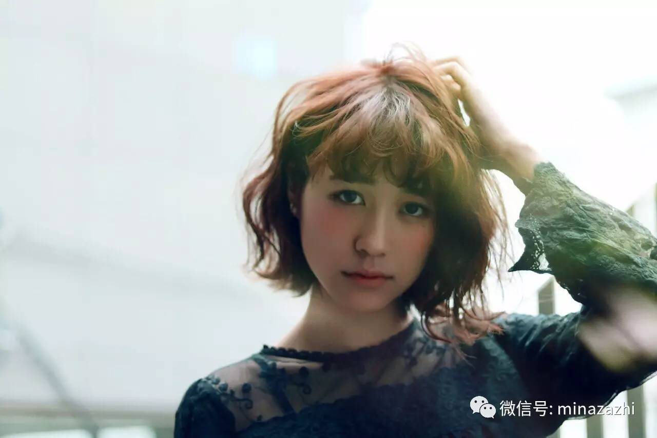 2022年最流行的发型长直发瓜子脸,2021年最流行的高颧骨发型中长发