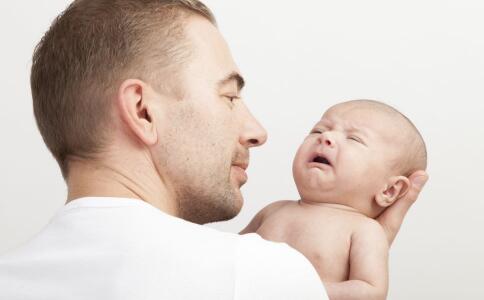 三个月宝宝大口吐奶怎么回事,三个月宝宝大口大口吐奶怎么回事