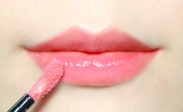 不会画妆容和会化妆的对比,新手有没有必要画腮红