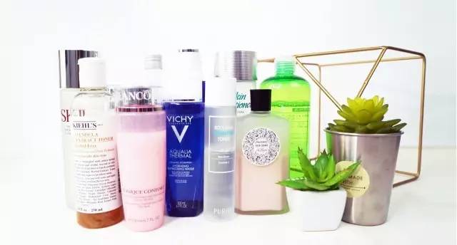 价格700左右的爽肤水,4900元的化妆水